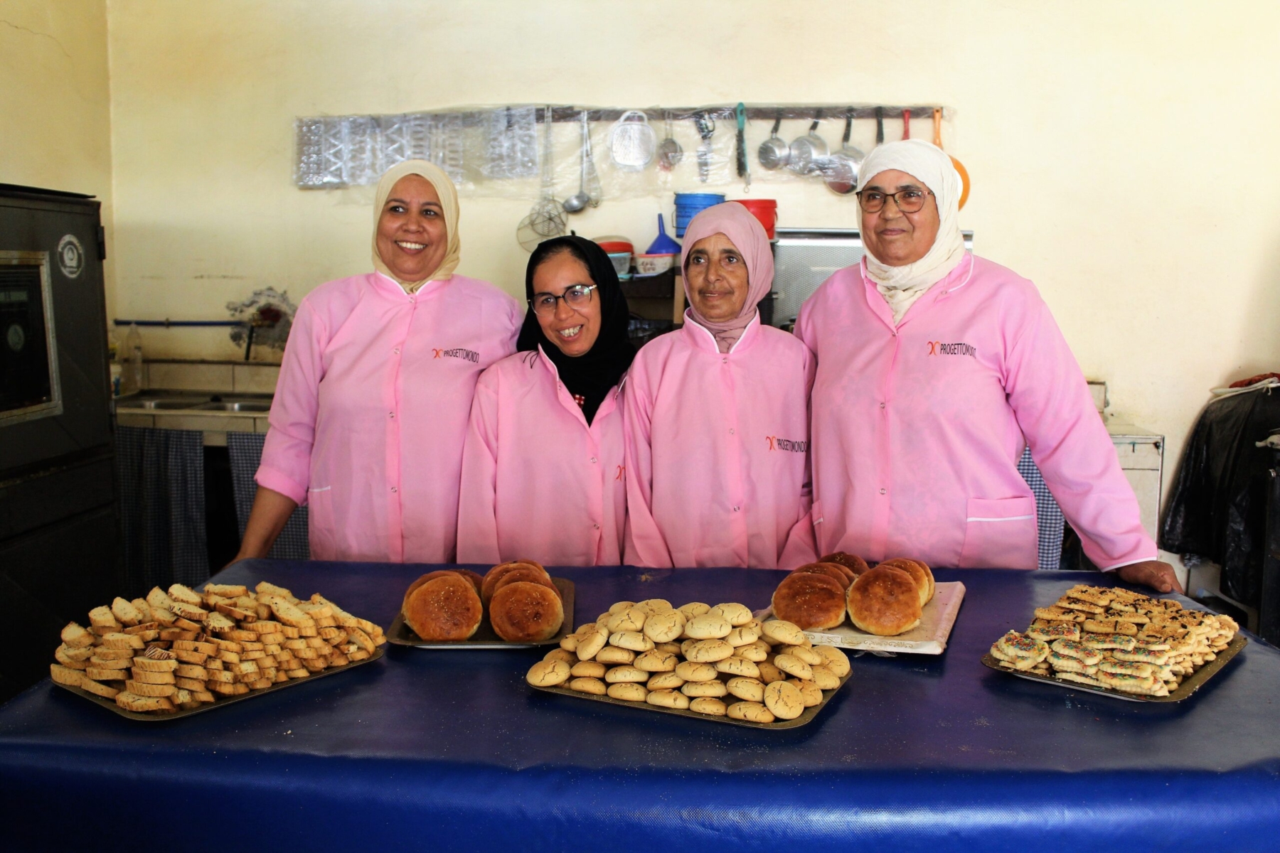 quei-grembiuli-rosa-della-stessa-squadra