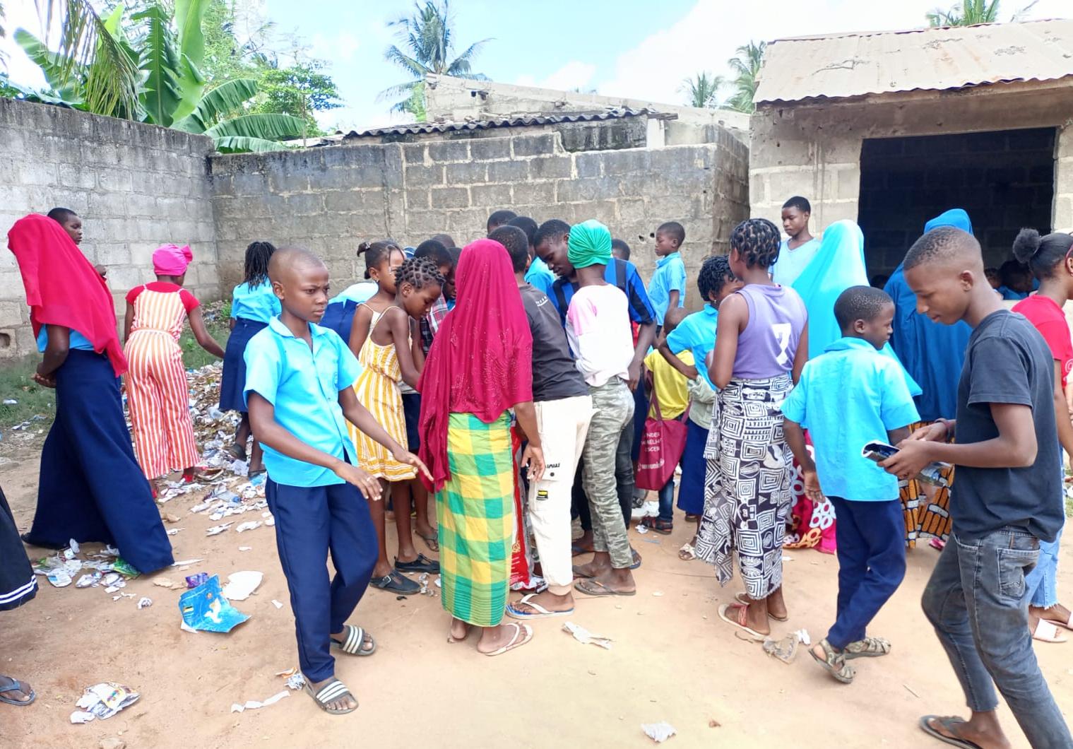 in-mozambico-si-va-a-scuola-di-rifiuti